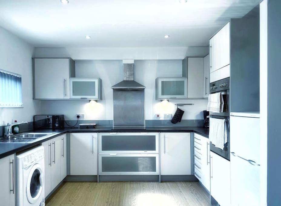 New Luxurious And Business Apt Leilighet Swansea Eksteriør bilde