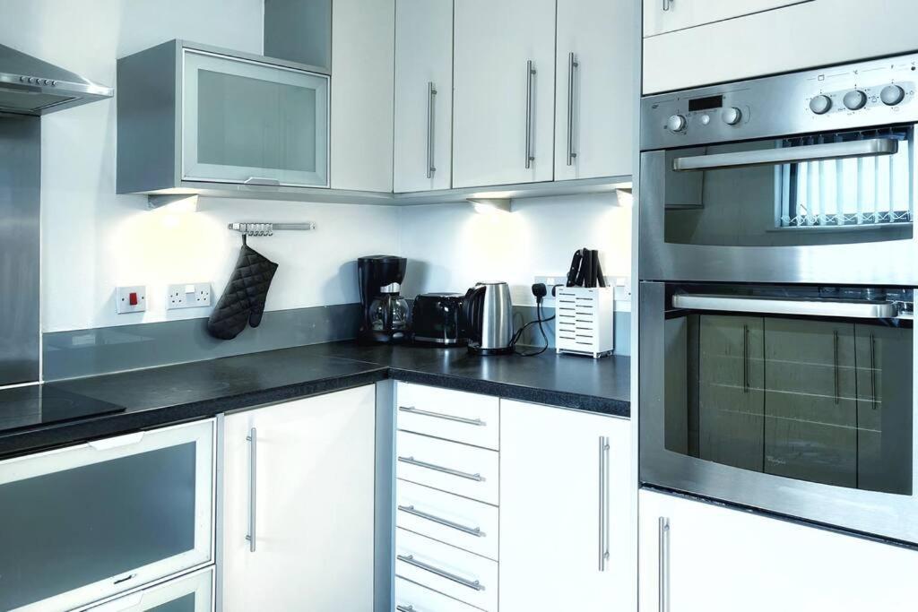 New Luxurious And Business Apt Leilighet Swansea Eksteriør bilde